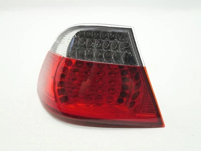 Conjunto de lanterna traseira esquerda traseira externa quarto traseira 2001-2006 BMW M3 E46 usado - Imagem 1 de 4