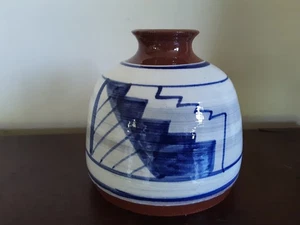 Vintage? Small Handthrown Studio Pottery Vase- White & Blue Design- Signed-... - Picture 1 of 5