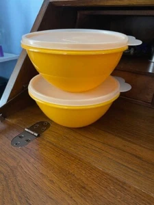 Vintage Tupperware Wonderlier 2 Yellow Bowls with Lids ~ Bowl 234/Sheer Lid 2541 - Picture 1 of 4