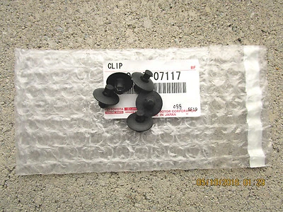 09-16 TOYOTA VENZA JUEGO DE 5 RADIADOR CUBIERTA SUPERIOR PROTECTOR RETENEDOR CLIP NUEVO 07117 Foto 1 de 3