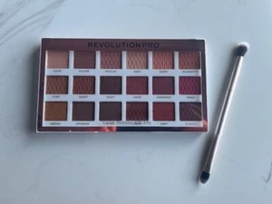 Makeup Revolution London 18 Farben Lidschatten Palette Regeneration Stripped + Pinsel - Bild 1 von 10