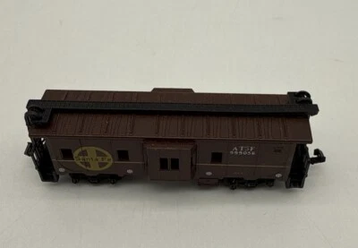 Lima Santa Fe Bay Window Caboose ATSF 999056 N Scale Trains - Image 1 of 4