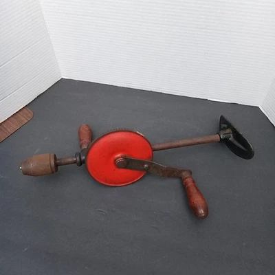 Taladro de pecho de hombro manivela Mohawk Shelburne de la década de 1930 batidor de huevos herramienta antigua Foto 1 de 4