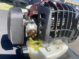 2-Cycle 26cc Curved Shaft Gas Powered String Trimmer Clutched Engine 17 inch Cut - Picture 1 of 5