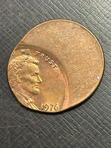 1976 Lincoln Memorial Copper Cent Error - 50% Off Center - Bicentennial Date! - Picture 1 of 2
