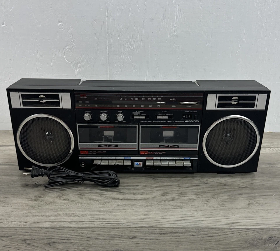 Radio Boombox Soundesign Modelo 4667 Años 80 con Reproductores de Cassette Dual Solo Piezas Foto 1 de 4