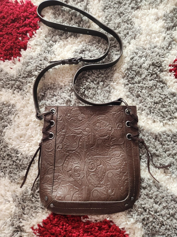 Bandolera vintage Lucky Brand Kay floral en relieve, hombro cuero marrón oscuro Foto 1 de 4