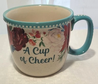 Taza de café navideña Pioneer Women "A Cup Of Cheer" Foto 1 de 4