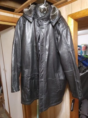 Chaqueta de cuero Foto 1 de 4