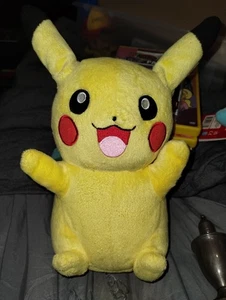 Tomy 2017 Pokemon Pikachu Talking Plush Toy Battery Operated - Picture 1 of 5