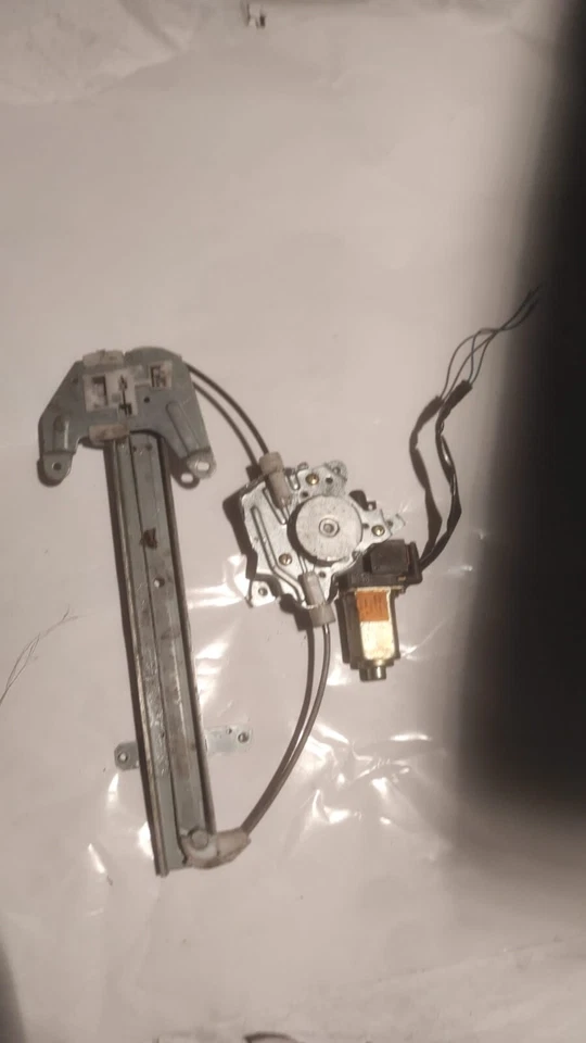 NISSAN X TRAIL MK1 2001-2007 REGULADOR VENTANA TRASERA IZQUIERDA PASAJEROS TRASERO Foto 1 de 1