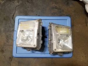 2004 2005 2006 2007 2008 2009 CADILLAC SRX RIGHT PASSENGER SIDE FOG LIGHT  - Picture 1 of 2