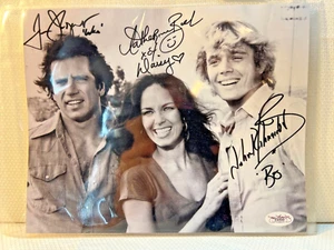 Catherine Bach John Scneider Tom Wopat Signed 8X10 Photo Dukes of Hazzards Daisy - Picture 1 of 5