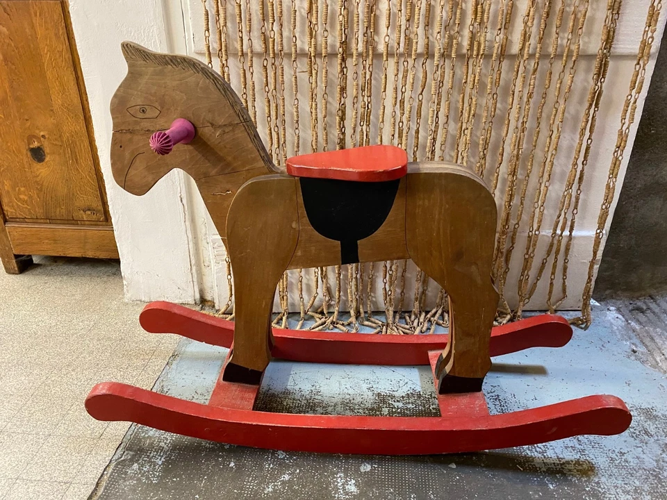 ANCIEN CHEVAL  BASCULE EN BOIS ANNEES 60 JOUET ANCIEN POUR ENFANTS OU DECORATION - Photo 1/4