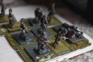 20mm 1/76 WW2 French Infantry 4 12 painted infantry - Bild 1 von 1