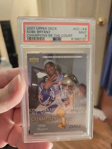 Kobe Bryant 2007 Upper Deck Champions Of The Court PSA 9 como nuevo trofeo LA Lakers - Imagen 1 de 2
