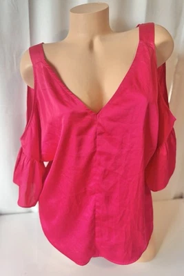 Express Rosa Caliente Hombro Frío Manga Campana Estructurado Cuello en V Talla Mediana Foto 1 de 4