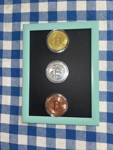 Bitcoin Münze Gold Silber Bronze Sammlermünze + Etui BTC Krypto Währung Geschenk - Bild 1 von 2