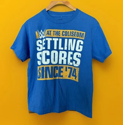 Camiseta Nassau Coliseum Settling Scores Since 74 Final WWE RAW Juvenil Grande. Raro Foto 1 de 4