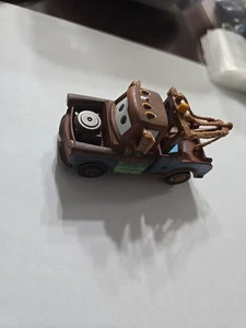 Disney Cars 2 Rev Racers Tow Mater V3004 2012 1:34 Mattel 5" plástico usado - Imagen 1 de 3