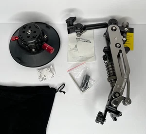 NEEWER GA022D Vacuum Car Mount for DJI/Insta360/GoPro - Hydraulic Arm, 500g Load - Picture 1 of 3