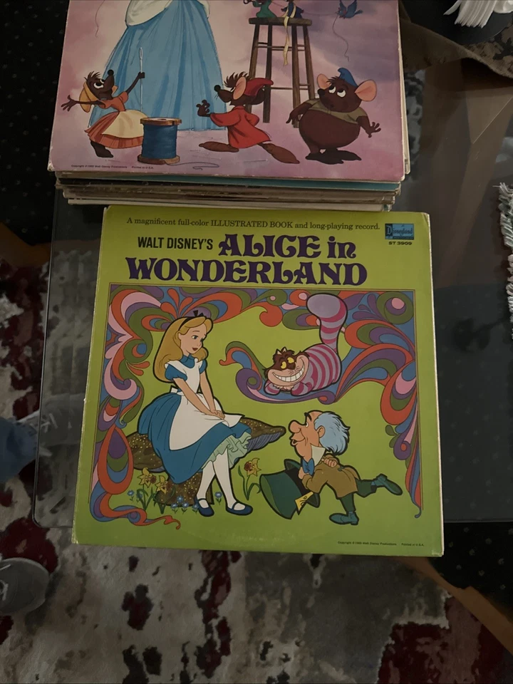 Disco de vinil história e músicas de Alice no País das Maravilhas de Walt Disney - Imagem 1 de 3