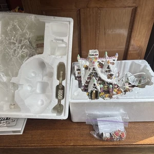 Costco Weihnachtsbeleuchtung LEBKUCHENHAUS & BAUM mit Süßigkeiten Ornamenten ~ Top - Bild 1 von 15