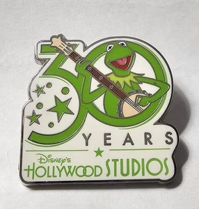 Disney Pin Kermit Frog Muppets Hollywood Studios 30 Years Booster Muppet Vision - Bild 1 von 2