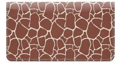 Cubierta de chequera de diseñador con estampado de jirafa, ranuras para tarjetas de crédito y bucle para bolígrafo Foto 1 de 4