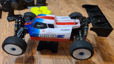 Team Associated RC8B4e RTR 1/8 Ready to Race 4WD SANWA TEKIN Gen3 RC8B4 SAVOX 🏁 - Image 1 of 4