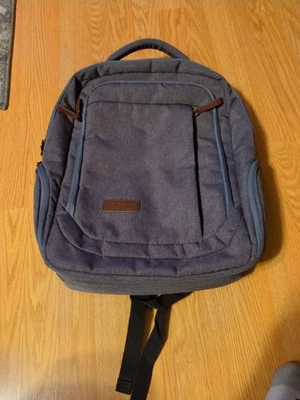 Mochila acolchada para computadora portátil Kroser bolsillo para computadora se adapta a USB de viaje escolar de 17,3 pulgadas Foto 1 de 4