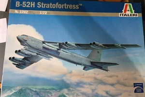 Italeri 1262 1/72 B-52H Stratofortress - Picture 1 of 1