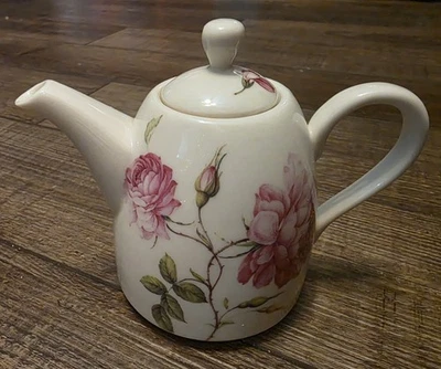 Bule floral branco de cerâmica/porcelana com flores amarelas e rosa 5" de altura - Imagem 1 de 4
