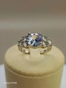Anello dichiarazione in argento sterling 925, zirconi rotondi e grappoli laterali, misura L1/2-M | Retrò - Foto 1 di 8