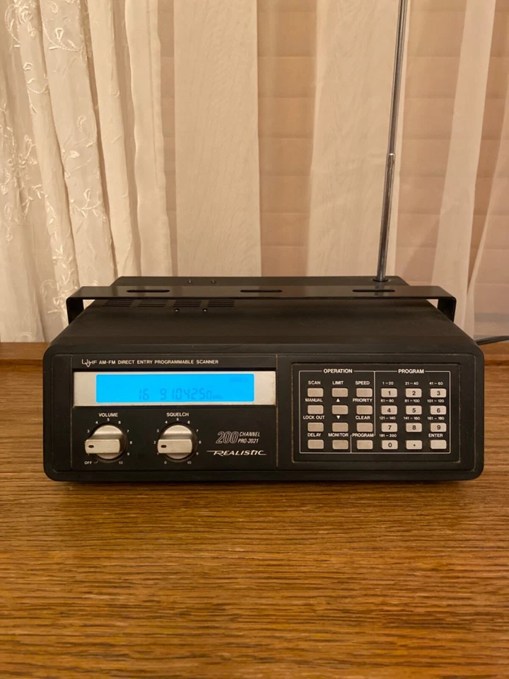 Escáner programable de entrada directa Realistic Pro-2021 200 canales ¡Revista gratuita! Foto 1 de 4