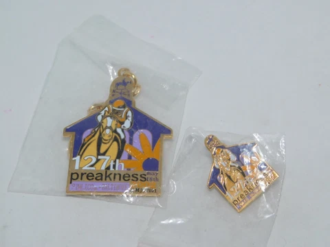 2002 Baltimore Pimlico Derby PREAKNESS stake 127th Souvenirs Key Chain & PIN SET Cover