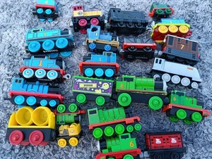 Thomas Tank & Friends Juego aleatorio de juguetes/motores (2) 22 en total - Imagen 1 de 12