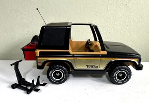 1970s TONKA MIGHTY JEEP BRONCO BLACK COMPLETE W/ TIRE JACK, SPARE TIRE, GAS CAN - Picture 1 of 14