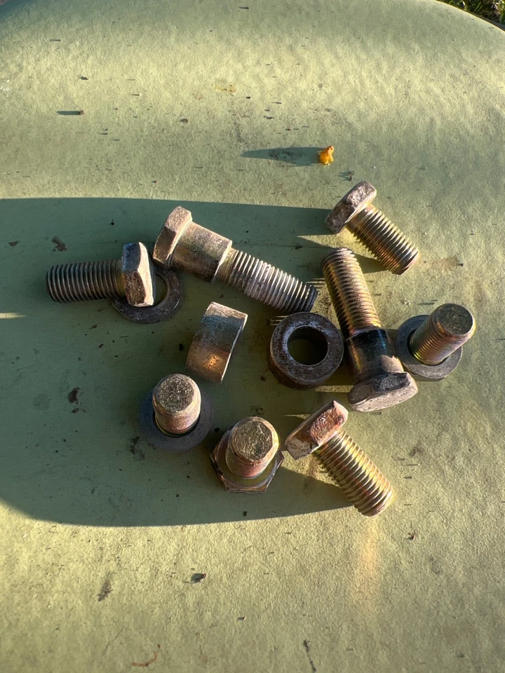 Herrajes para cinturón de seguridad BMW E30 OEM 4 puertas sedán Foto 1 de 1