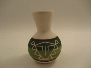 Sioux Pottery Ceramic Vase Green Geometric Etched Native American Indian Pottery - Picture 1 of 7