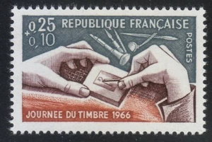 France 1966 MNH Mi 1540 Sc B400 Stamp Day.Surtax for Red Cross ** Engraver - Picture 1 of 1