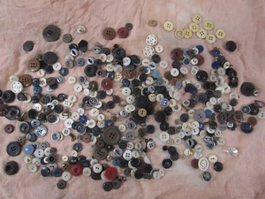 Large lot of antique vintage clothes sewing buttons - Picture 1 of 6