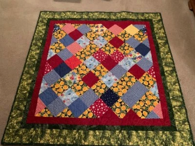 Edredón hecho a mano rosas amarillas y rojas 50" x 50" Foto 1 de 4