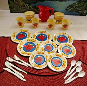 Wolverine General Foods Toy Kool-Aid Pitcher with Dishes Playset ~ 1983 ~ 24 pcs - Picture 1 of 10