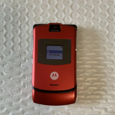 Unlocked Motorola RAZR V3 Unlocked Flip GSM Bluetooth MP4 video Mobile Phone - Image 1 of 4