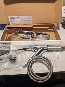 Delta Foundations B4310LF Pull-Out Sprayer Kitchen Faucet In Chrome- New in Box - Picture 1 of 7