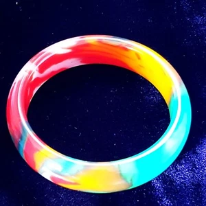 Bracciale Giada Curvo a Mano 100% Naturale HQ Pietra Giada Multicolore ø62-64mm Vendita UK - Foto 1 di 9