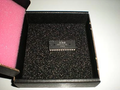 Cosmetically imperfect but functional MOS 906114-01 Commodore 64 PLA chip IC - Image 1 of 2