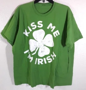 Camiseta Camiseta Kiss Me I'm Irish Verde Día de San Patricio Trébol Grande Para Hombre Cuello Redondo - Imagen 1 de 2