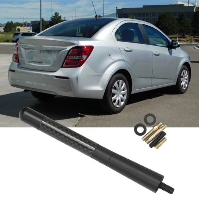 Antena corta de carbono negro de 4,7" con tornillos AM/FM para Chevrolet Sonic 2012-2019 Foto 1 de 4